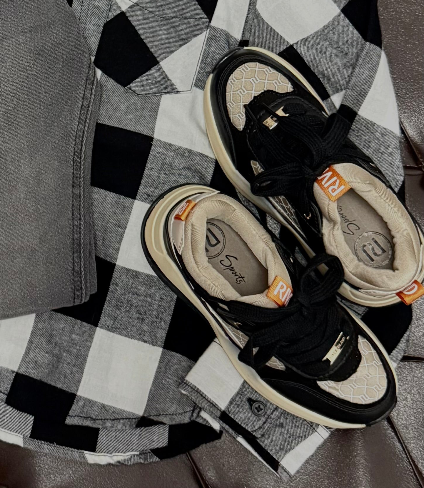 H&M Black & White Check Shirt + Grey Jeans + Black Sneakers