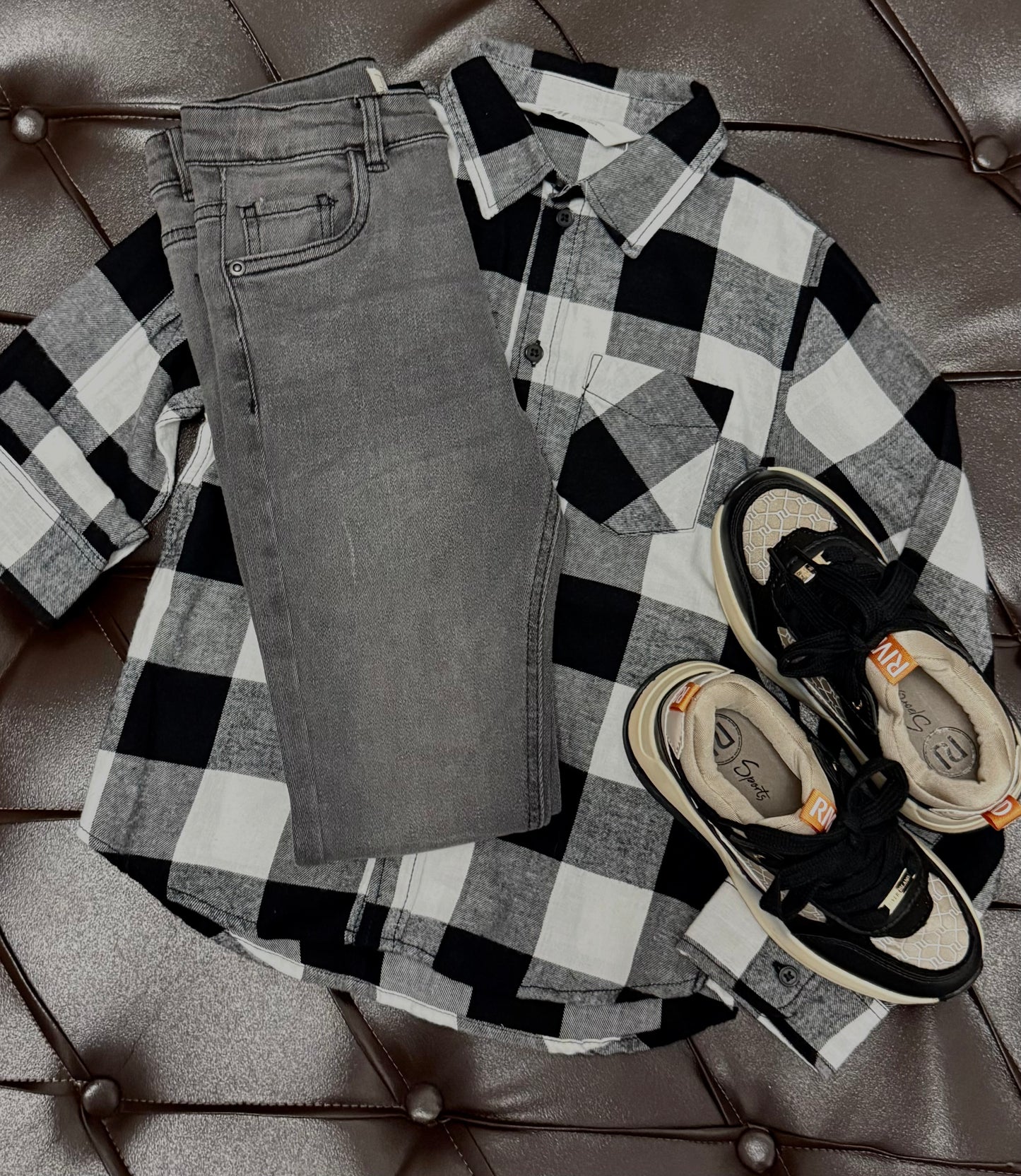 H&M Black & White Check Shirt + Grey Jeans + Black Sneakers