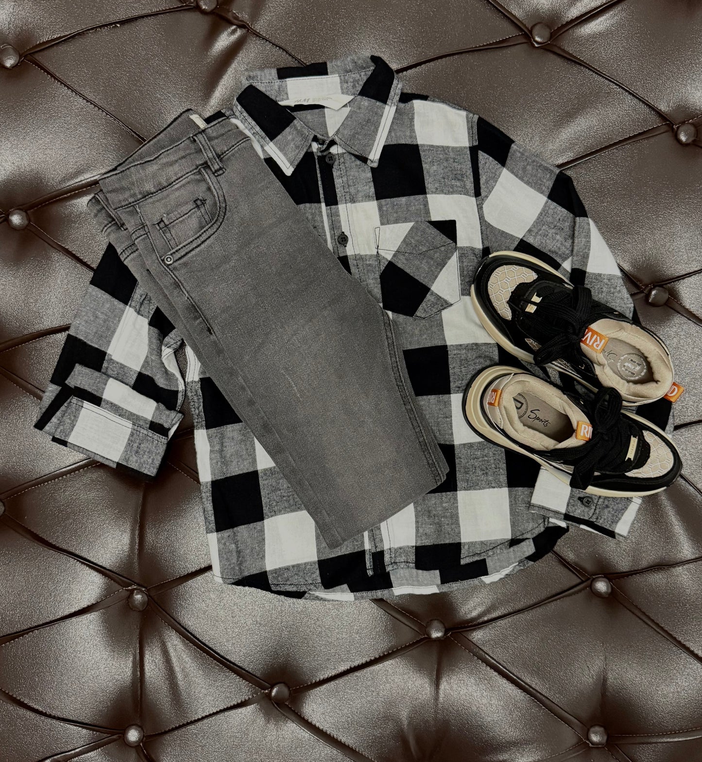 H&M Black & White Check Shirt + Grey Jeans + Black Sneakers