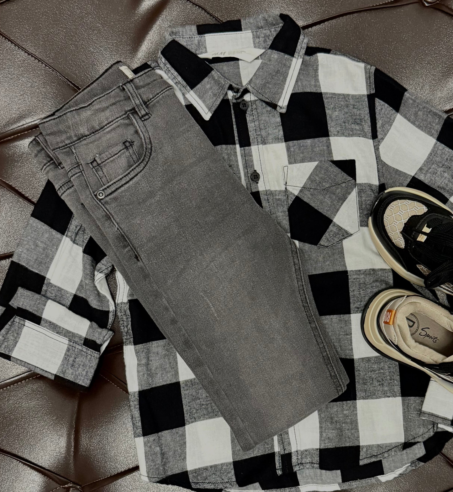 H&M Black & White Check Shirt + Grey Jeans + Black Sneakers