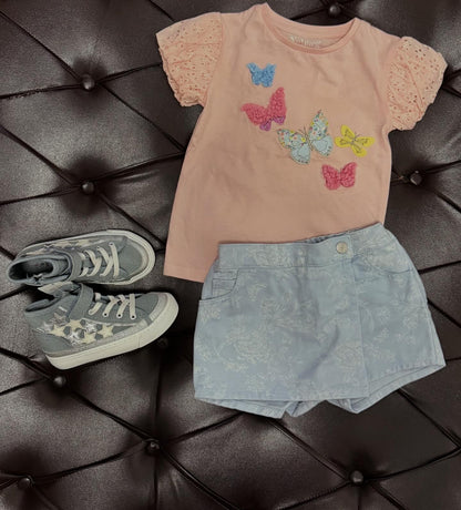 Nutmeg Cute butterfly top + M&S floral shorts + M&S sneakers 🦋💖